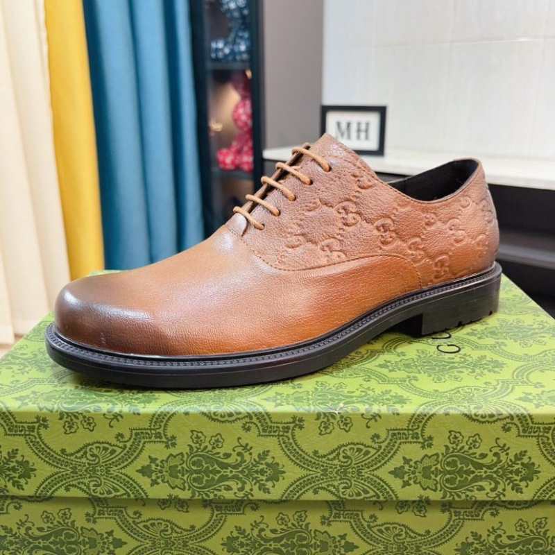G*u*i leather shoes